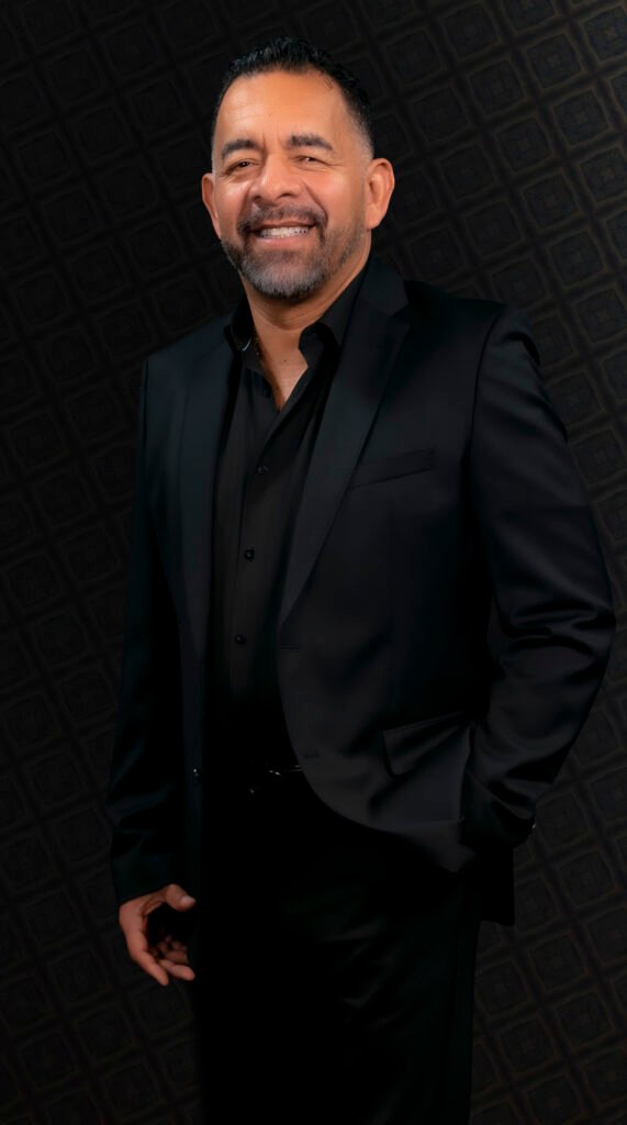 Fotografía profesional de Juan Paradas, Real Estate Specialist y Broker en Florida.